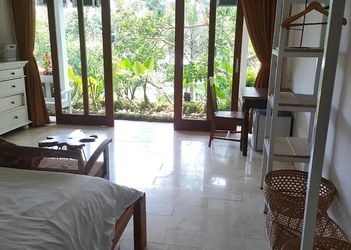 Lotus 8 Hotel Canggu