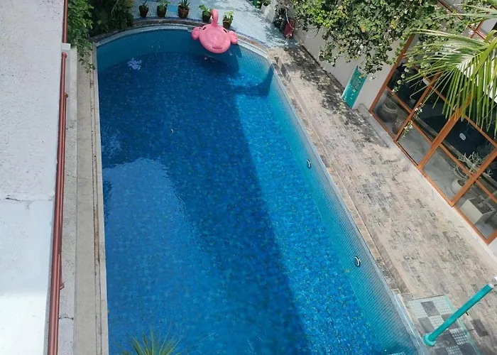 Lotus 8 Hotel