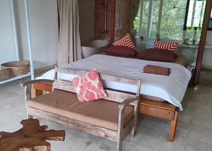 Lotus 8 Hotel 4*