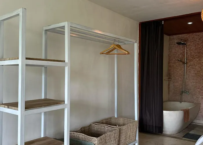 Hotel Lotus 8 Canggu